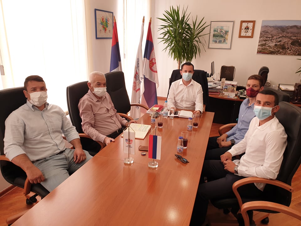 Бициклисти Милош Бодирога и Петар Спаић на пријему код градоначелника