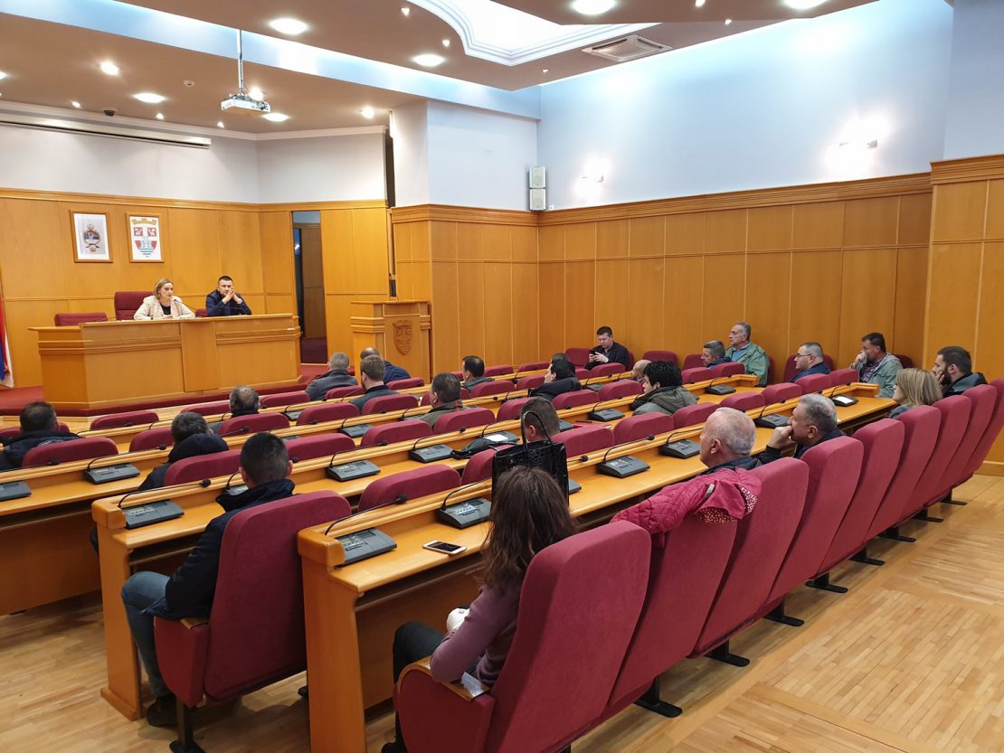 Више од 50 људи контролисаће лица у кућној изолацији неколико пута дневно