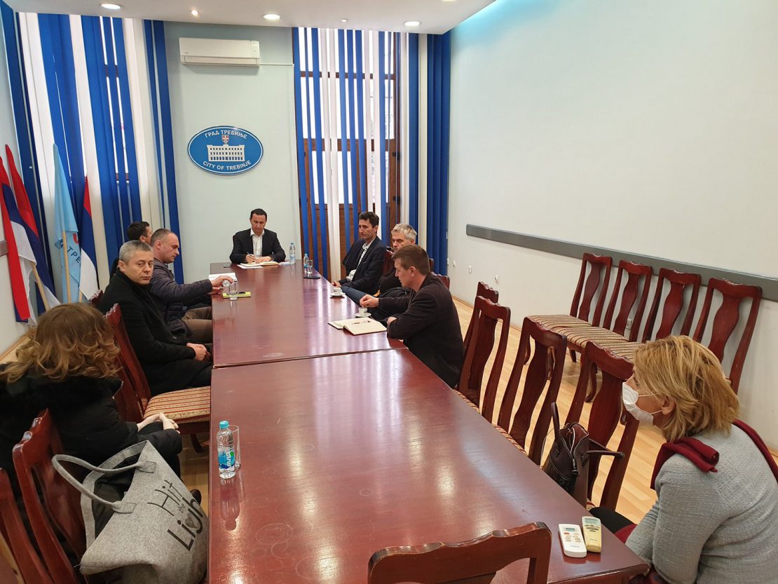 Ћурић са представницима банака – Пронаћи рјешење за исплату пензија, али и отплату кредита за физичка лица