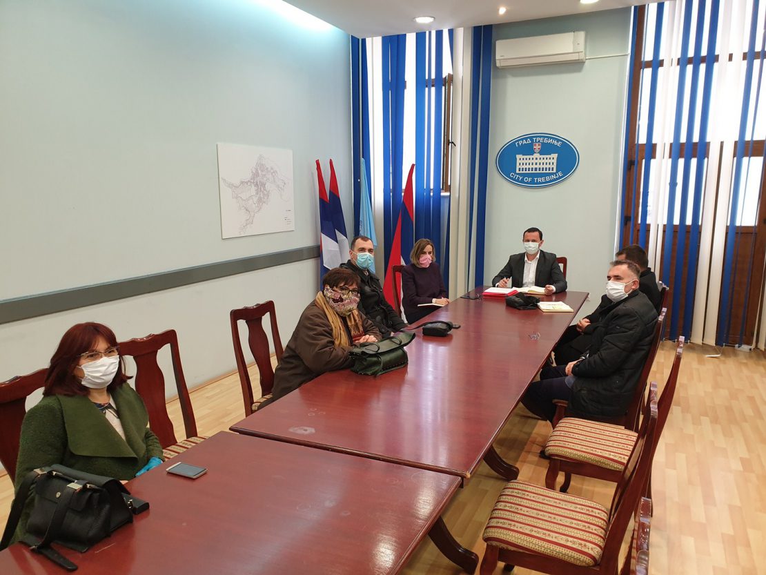 Градоначелник Ћурић разговарао са директорима школа о извођењу наставе на даљину