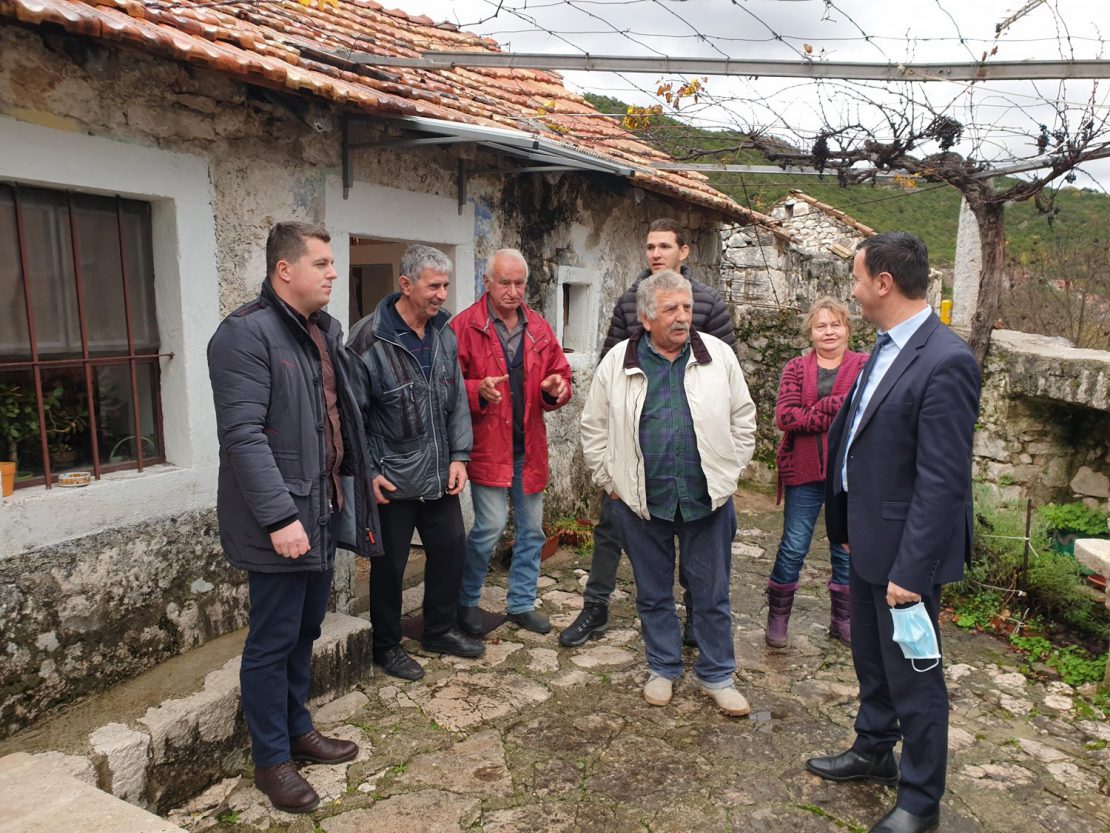 До села Гола Главица урађено 700 метара новог пута