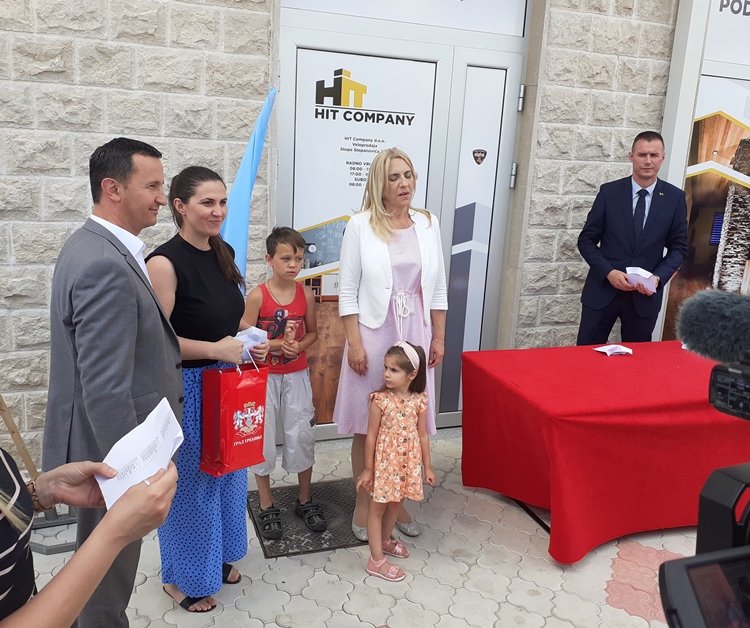 Предсједница Српске у Требињу: Уручени кључеви станова за младе парове