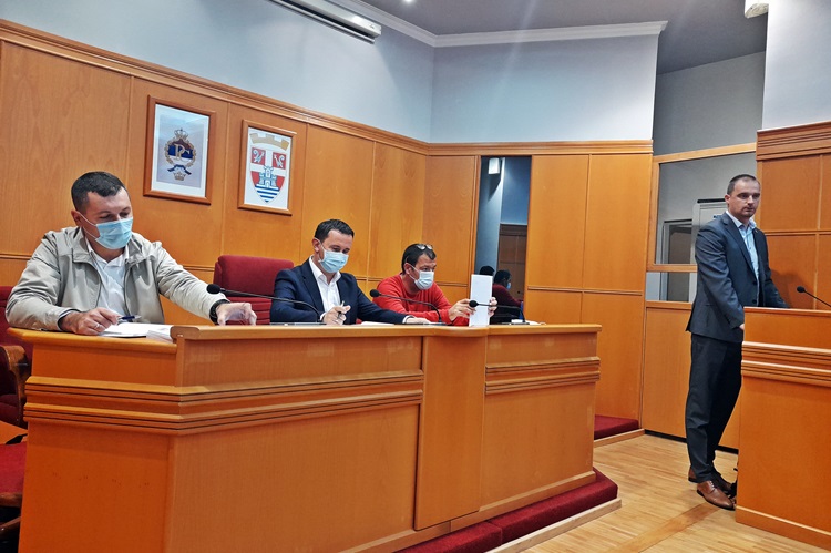 Бесповратна средства за 30 Требињаца и уређење два дјечија игралишта