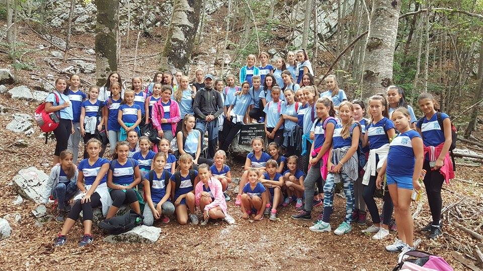 Фото вијест – Недељни тренинаг и шетња кроз Орјен младих одбојкашица ЖОК “Леотар”