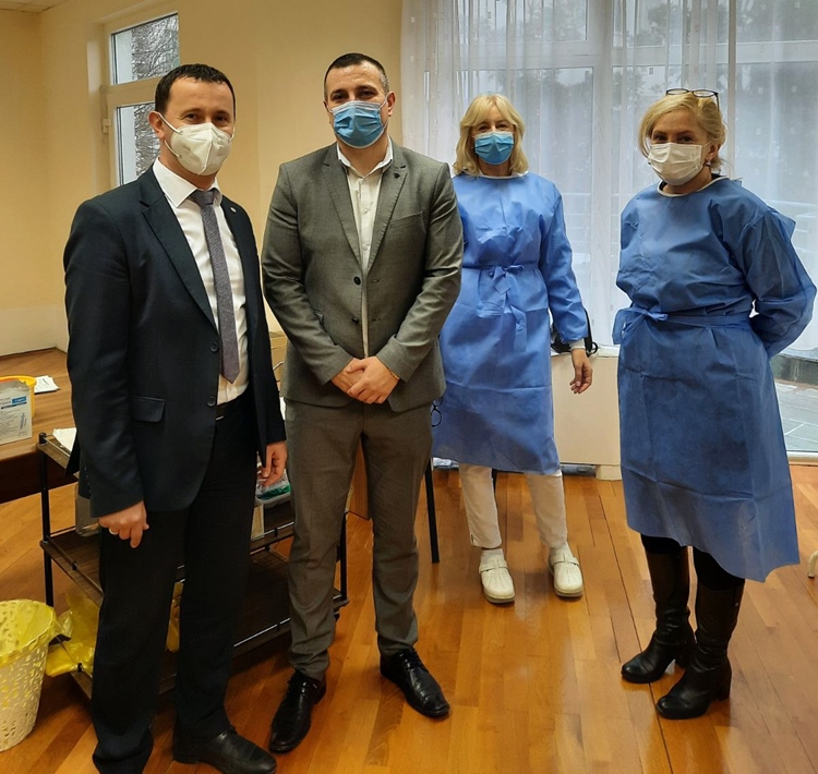 Почела вакцинација здравствених радника у Требињу