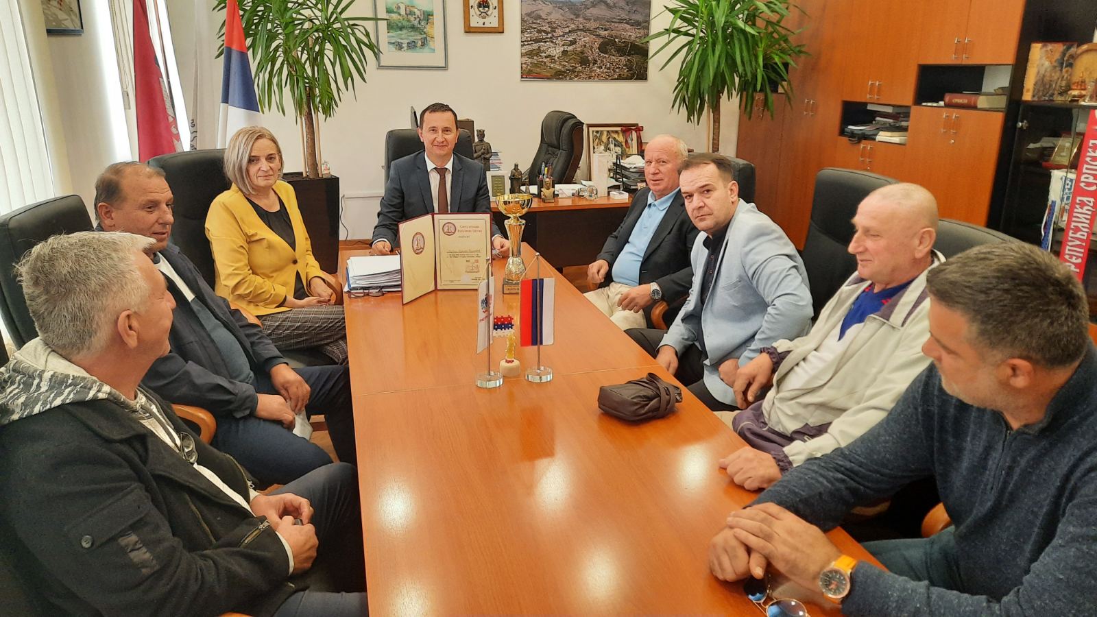 Predstavnici Guslarskog društva „Vojvoda Nedeljko Vidaković“ na prijemu kod gradonačelnika