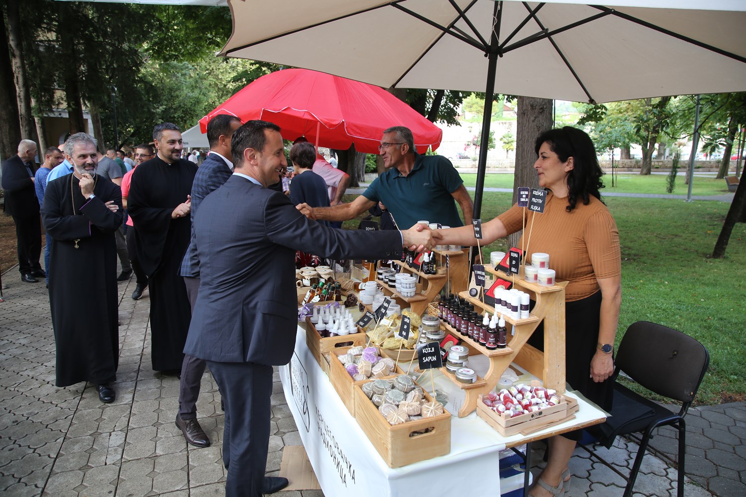 Почеле преображенске свечаности – Сајам меда и вина и изложбе у част крсне славе