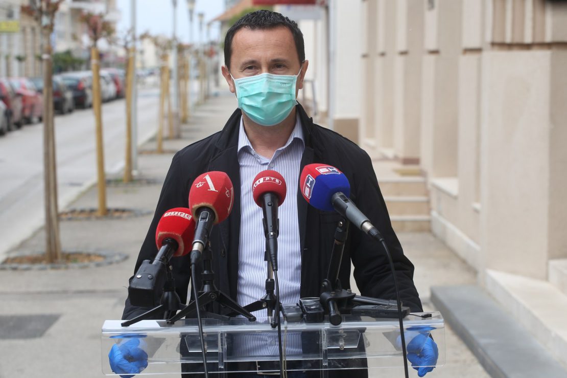 Ćurić – Pet novozaraženih ukazuje da je situacija ozbiljna, svi treba da smanje kontakte