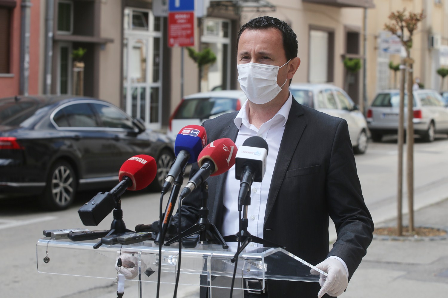 Ћурић – Пацијент коме је потребно болничко лијечење мора бити хоспитализован, на располагању додатних 40 кревета