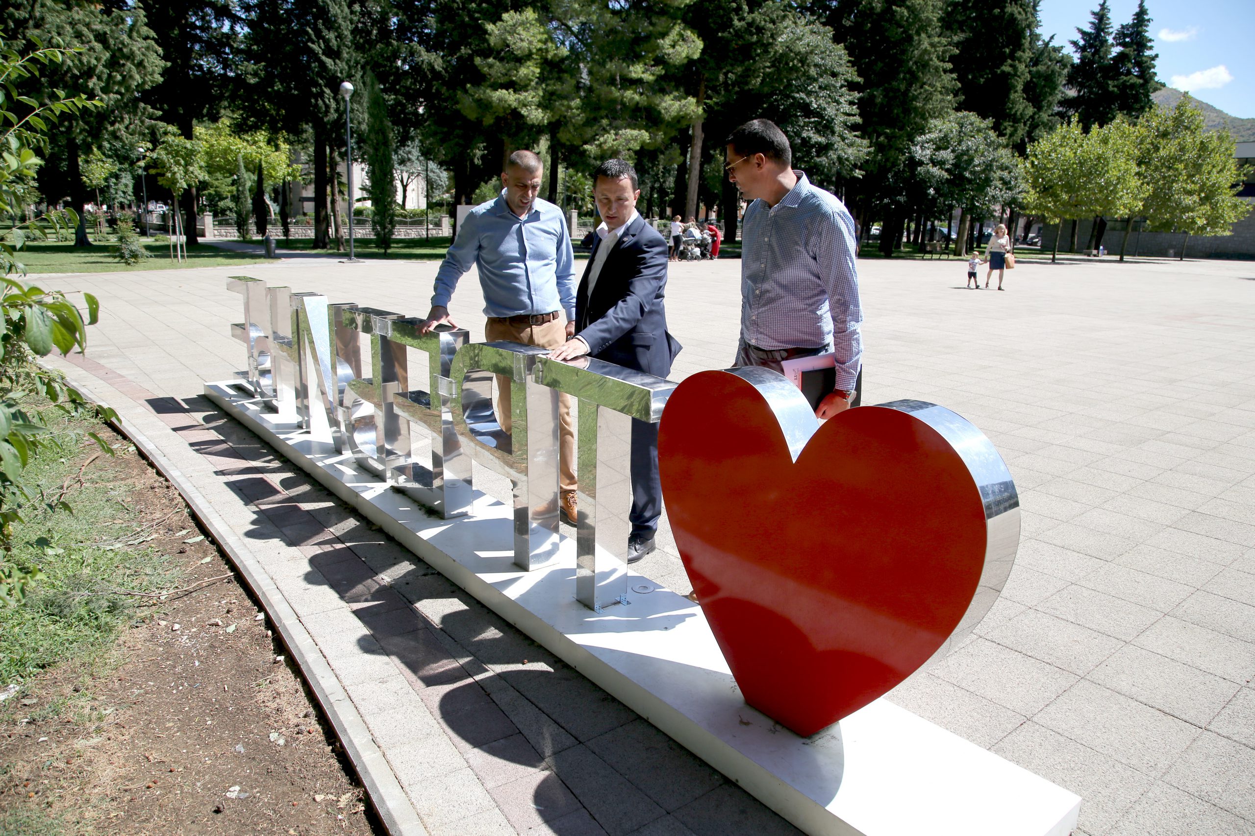 Градоначелник са сарадницима обишао ужи центар града: „Заједно утврдити како да поједина мјеста функсционално боље уредимо и учинимо их љепшим“