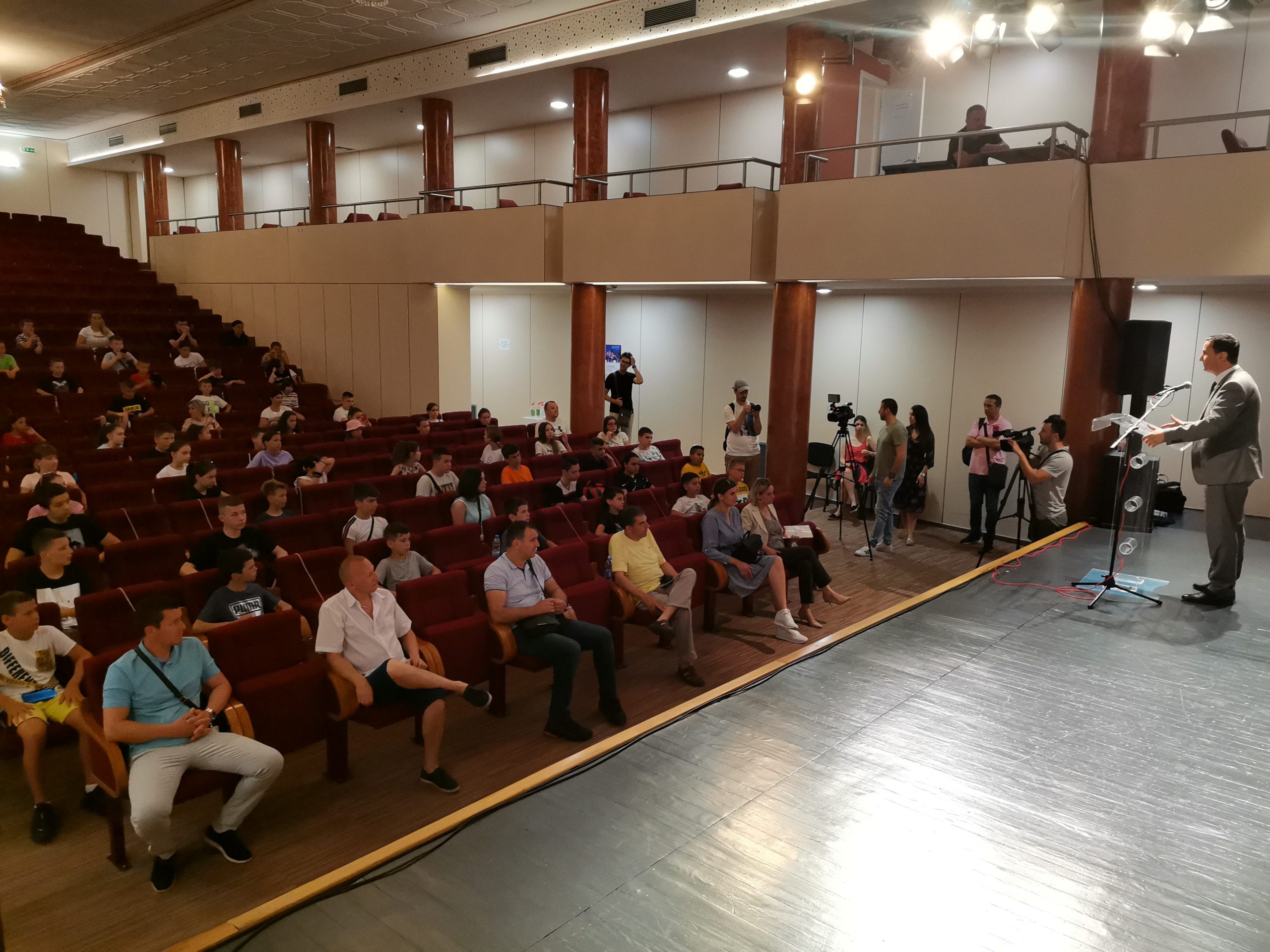 Gradonačelnik Ćurić poželio ugodan boravak djeci i nastavnicima sa Kosova i Metohije