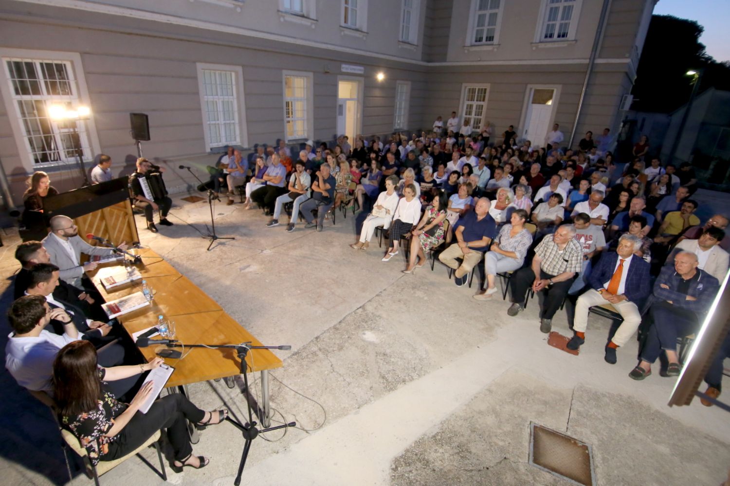 Predstavljena MONOGRAFIJA „TREBINJE – MOJ GRAD“: Knjiga koju će svaki Trebinjac poželjeti da ima