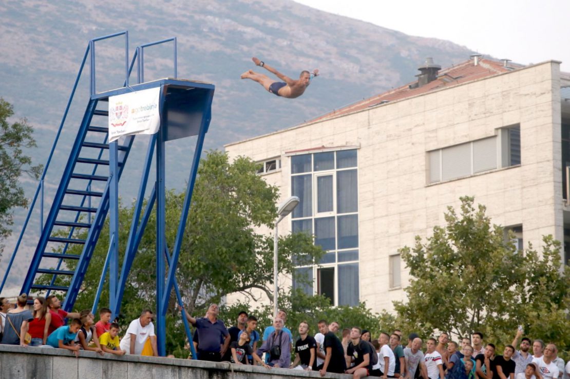 Дани Требишњице – Скокови са Каменог моста окупили 12 такмичара, вриједне награде најбољим