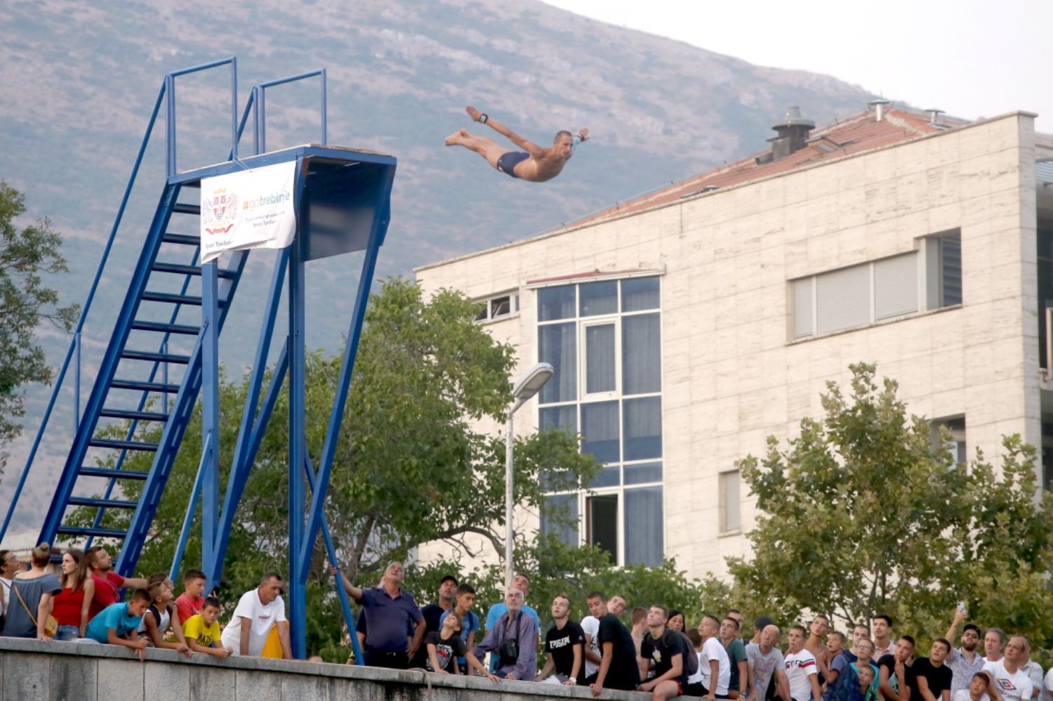 Дани Требишњице – Скокови са Каменог моста окупили 12 такмичара, вриједне награде најбољим