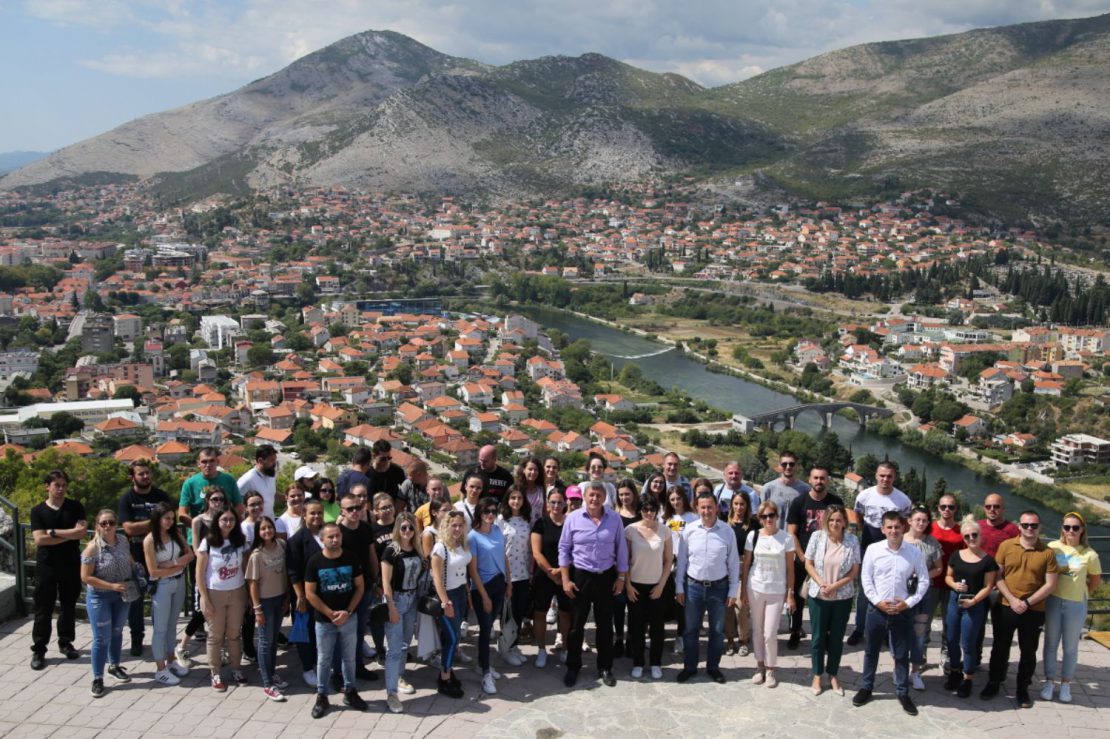 Градска управа угостила екскурзију студената и професора из Ниша