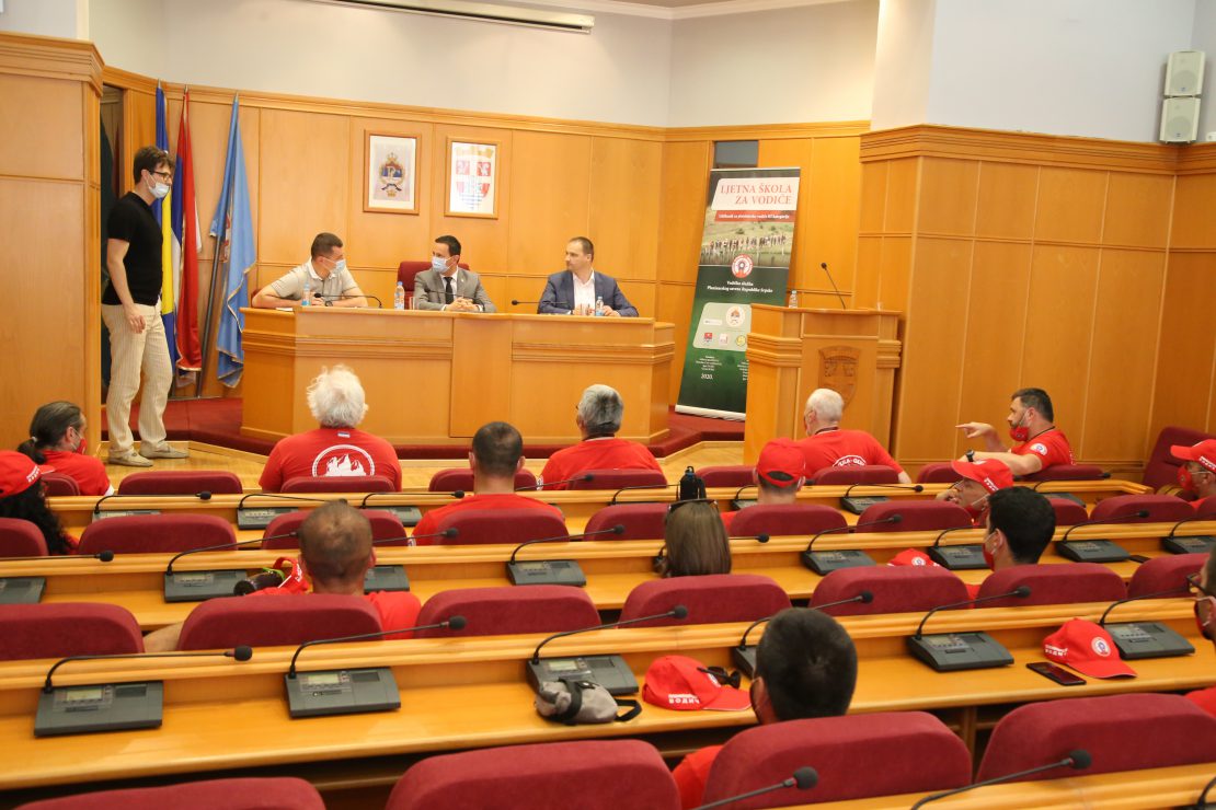 Град Требиње и Фондација Хелветас – Почела обука за планинарске водиче у Требињу