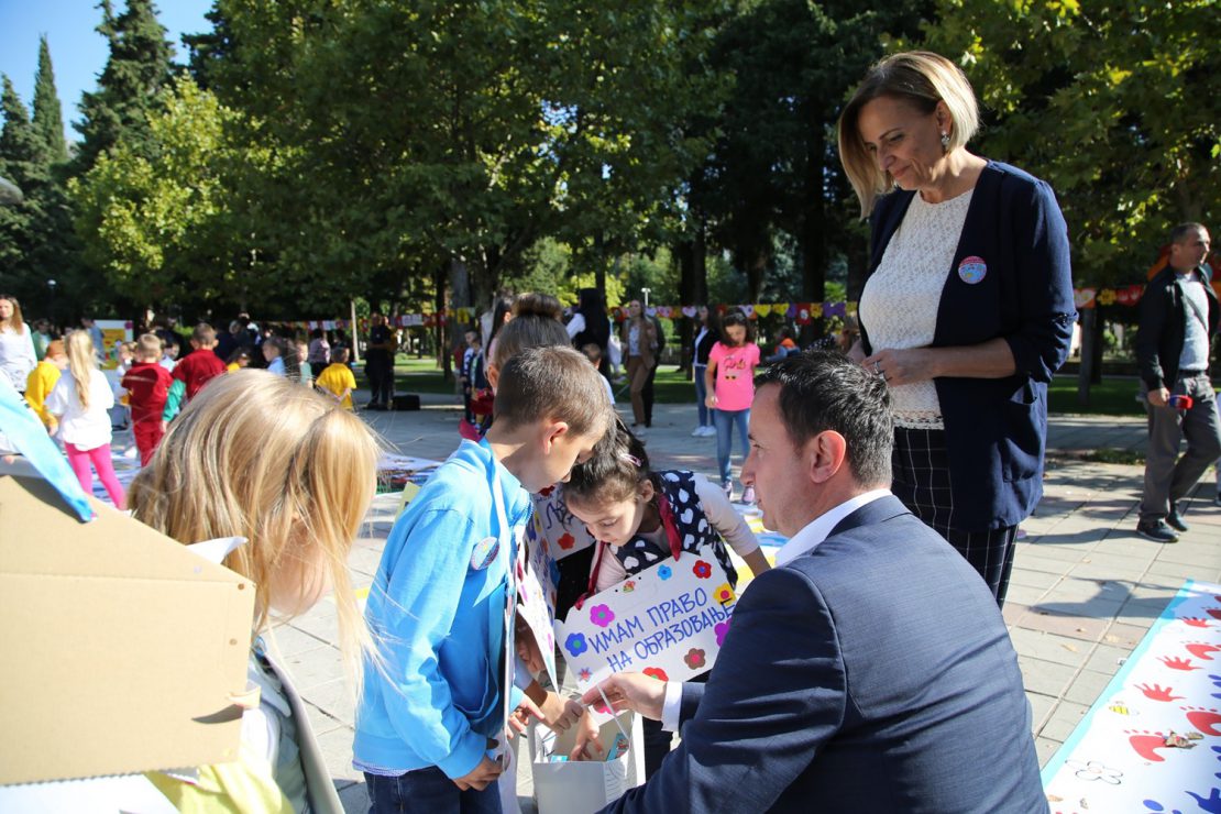Dječija nedjelja – Gradonačelnik Ćurić se družio sa mališanima u Gradskom parku