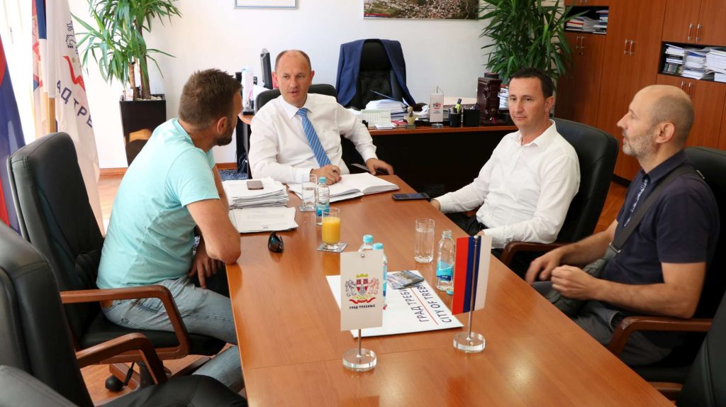 Predstavnici PD “Vučji Zub”, koji su nedavno ponovo s uspjehom osvojili vrh Mon Blan, posjetili su danas Gradsku upravu