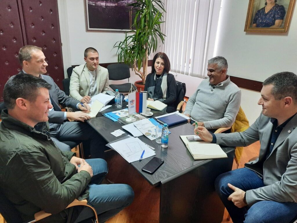 Са представницима РАРС-а о унапређењу инвестиционе понуде Требиња – Најављена посјета слободној зони у Суботици