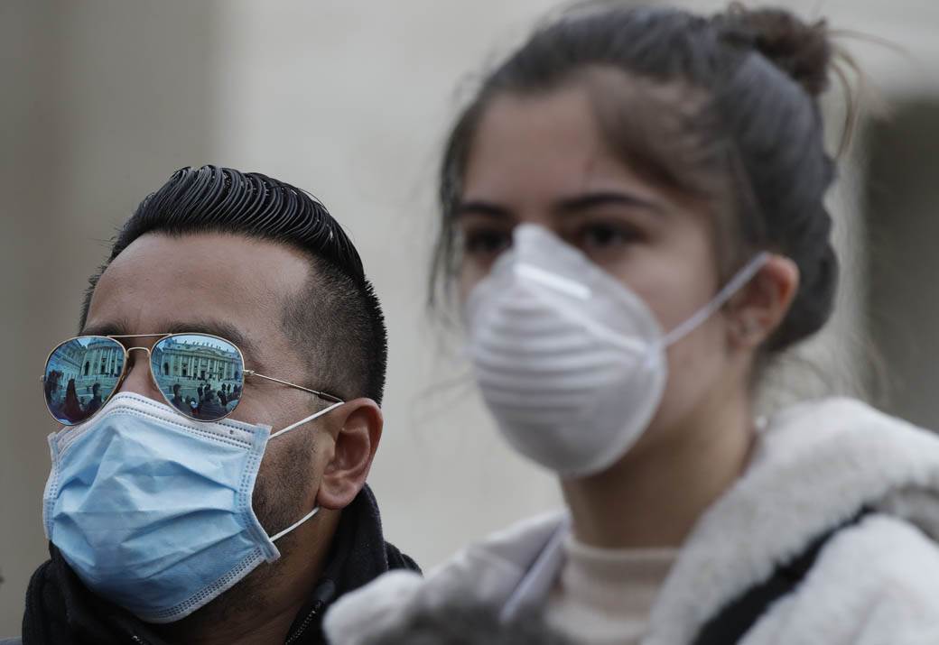 Санкционисано више људи због неношења маске и рукавица