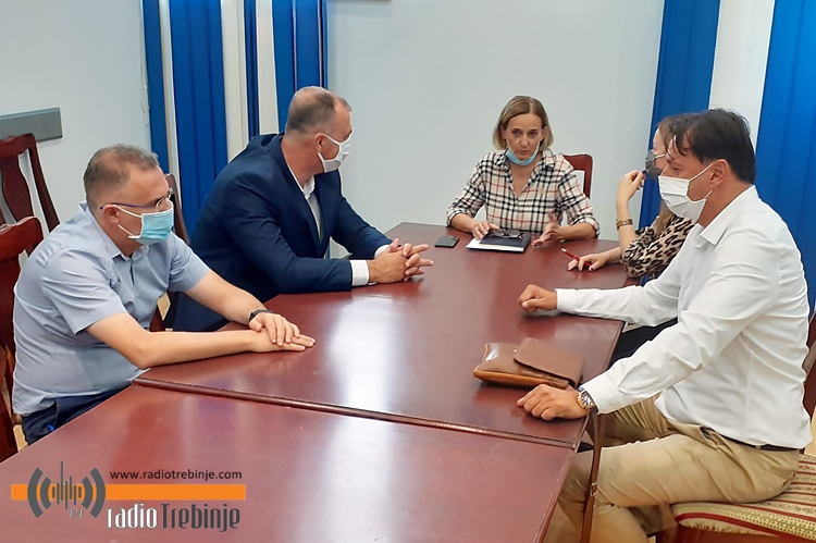 Град уручио поклоне за основце уочи почетка школске године