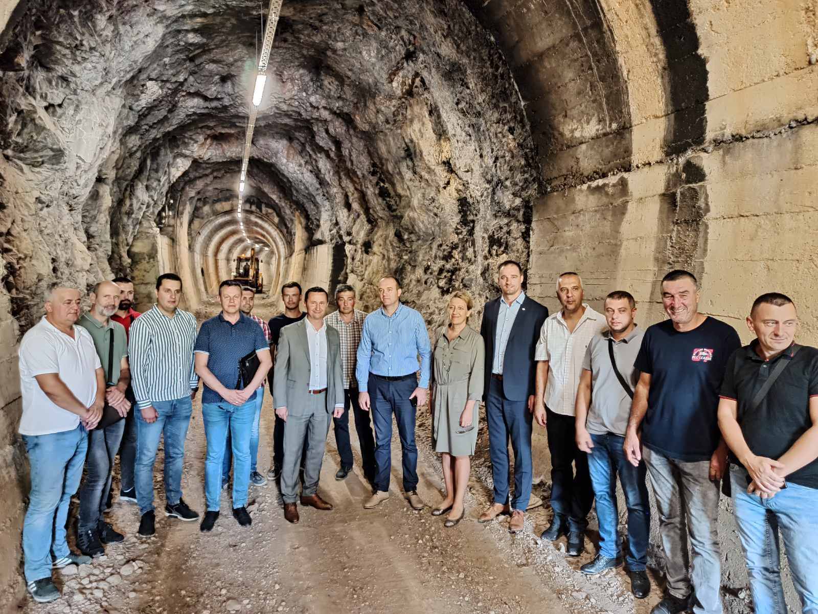 Nastavljeni radovi na izgradnji biciklističke staze – Osvijetljen tunel u Policama