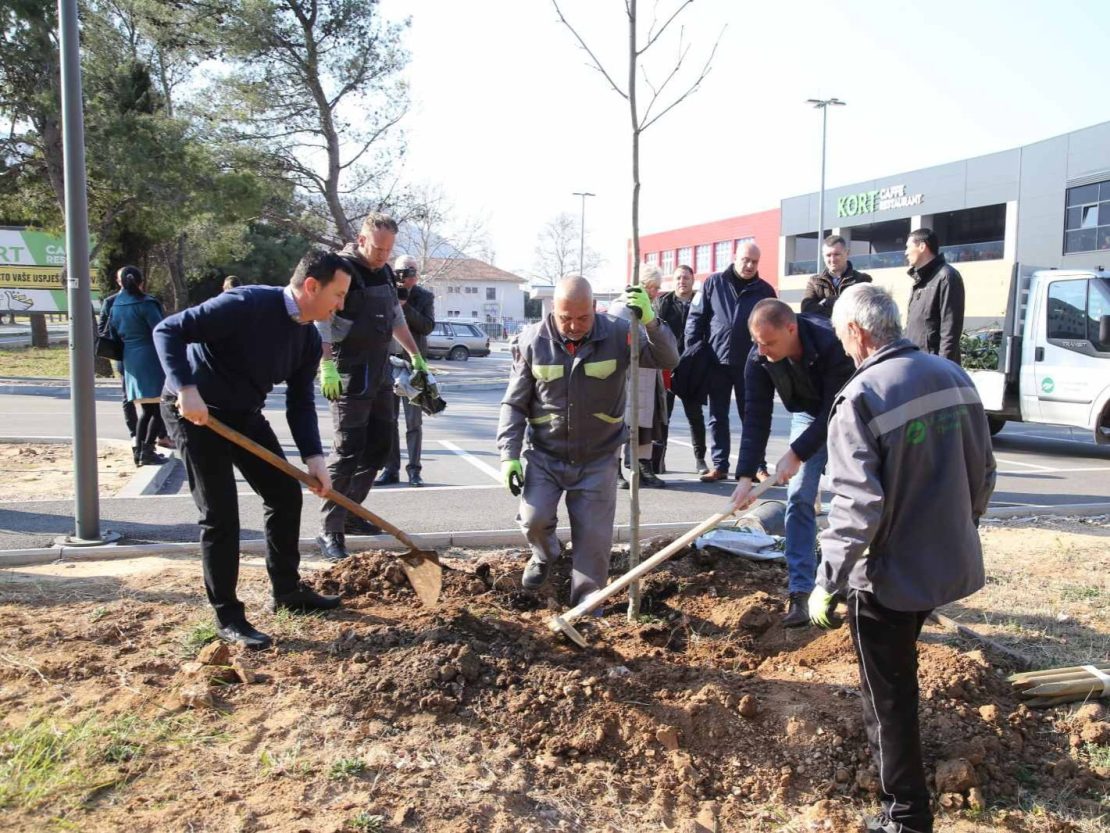 „За љепше Требиње“ – Преко 1.000 грађана, волонтера и радника у великој акцији уређења града