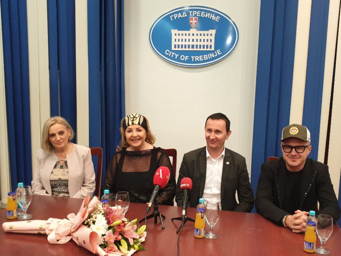 Ћурић угостио Ану Бекуту и Тропико бенд – Позив свим грађанима и гостима да дођу на Трг слободе