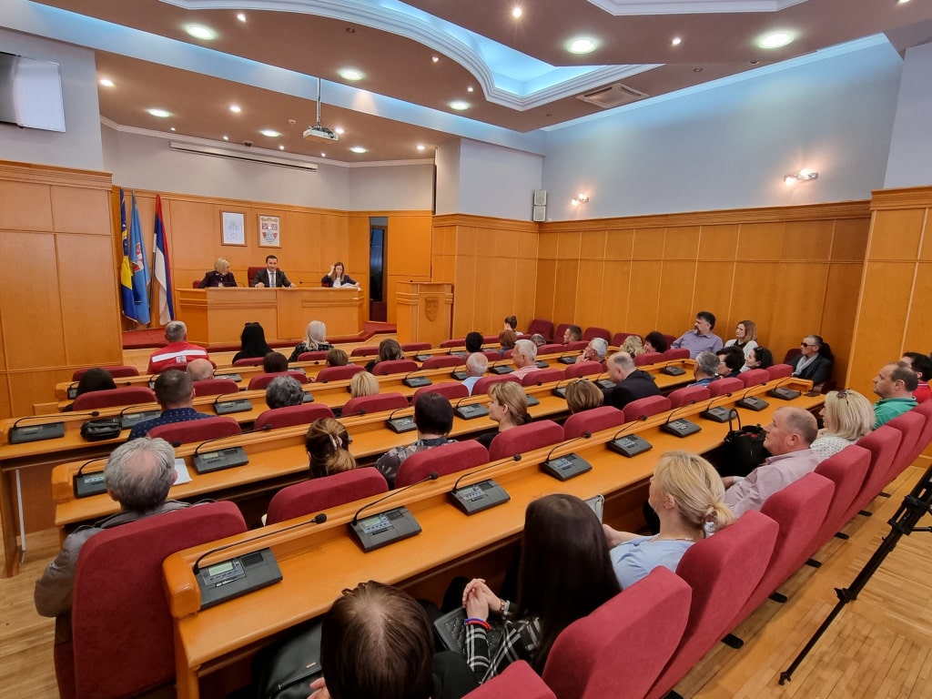 Потписани уговори о стипендирању са 100 студената