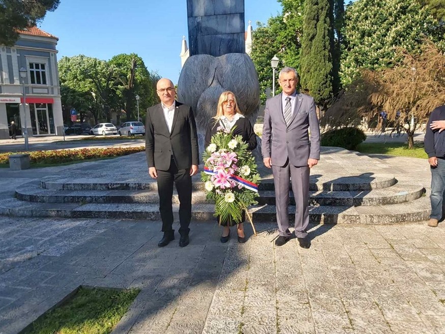 Јубилеј 30 година од формирања Војске Републике Српске – Положено цвијеће на спомен обиљежја