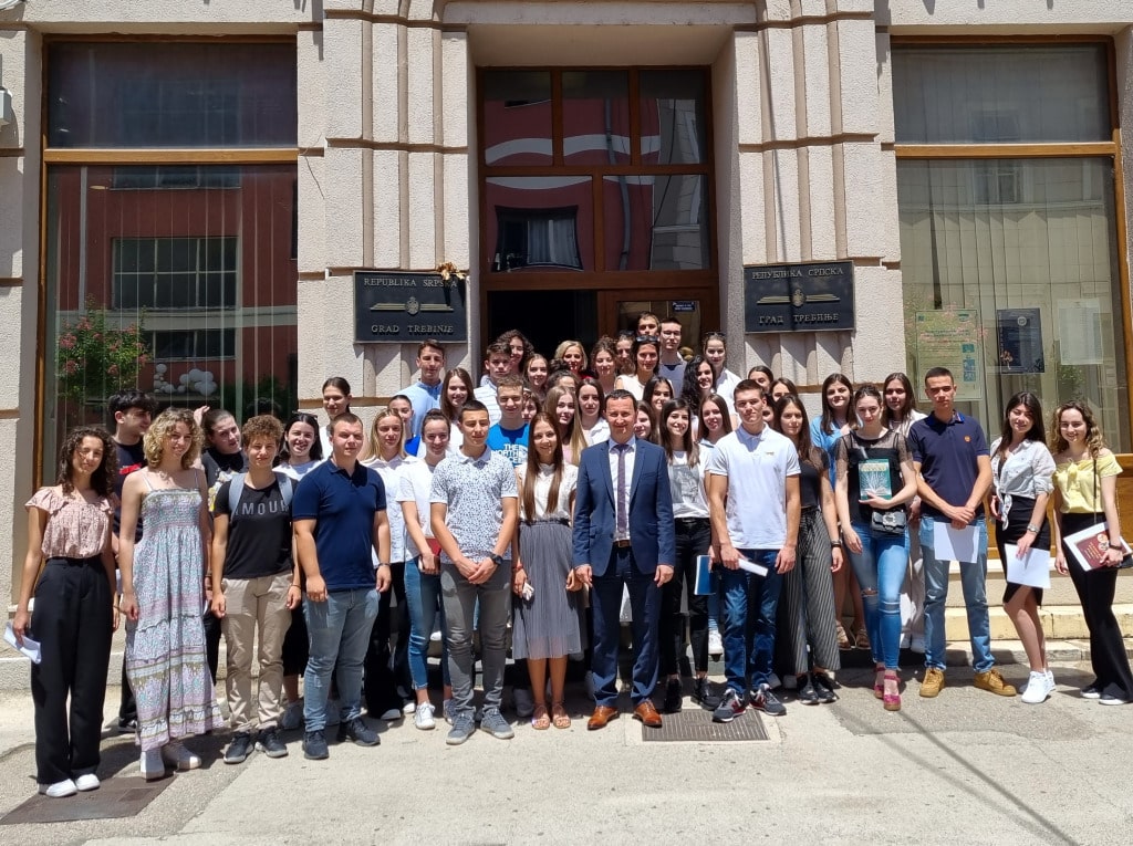 Најбољи ученици на пријему код градоначелника Ћурића