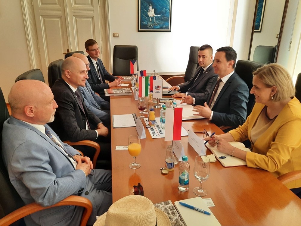 Градоначелник разговарао са амбасадорима Вишеградске групе – Мађарскe, Пољскe, Чешкe и Словачкe
