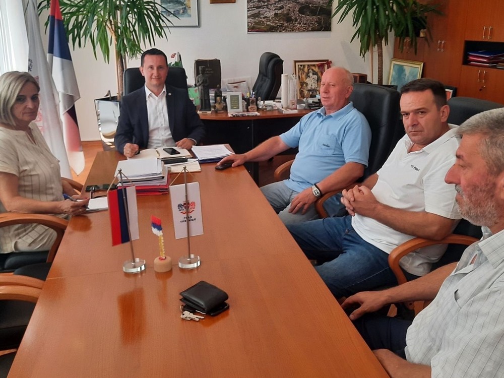 Градоначелник организовао пријем за гуслара Југослава Илића и представнике Гусларског друштва „Војвода Недељко Видаковић“