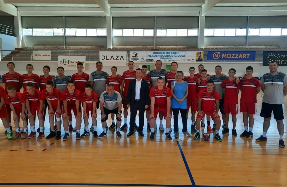 Градоначелник посјетио учеснике и тренере Рукометног кампа Младен Бојиновић у Граду сунца