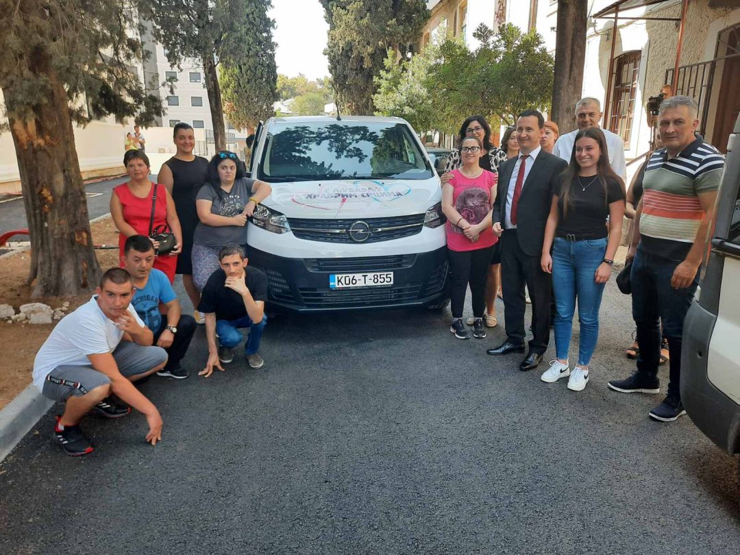 Udruženje „Sunce nam je zajedničko“ dobilo novo kombi vozilo