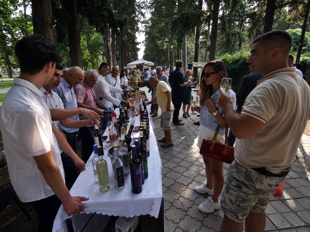 Почеле преображенске свечаности: Отворен сајам меда и вина