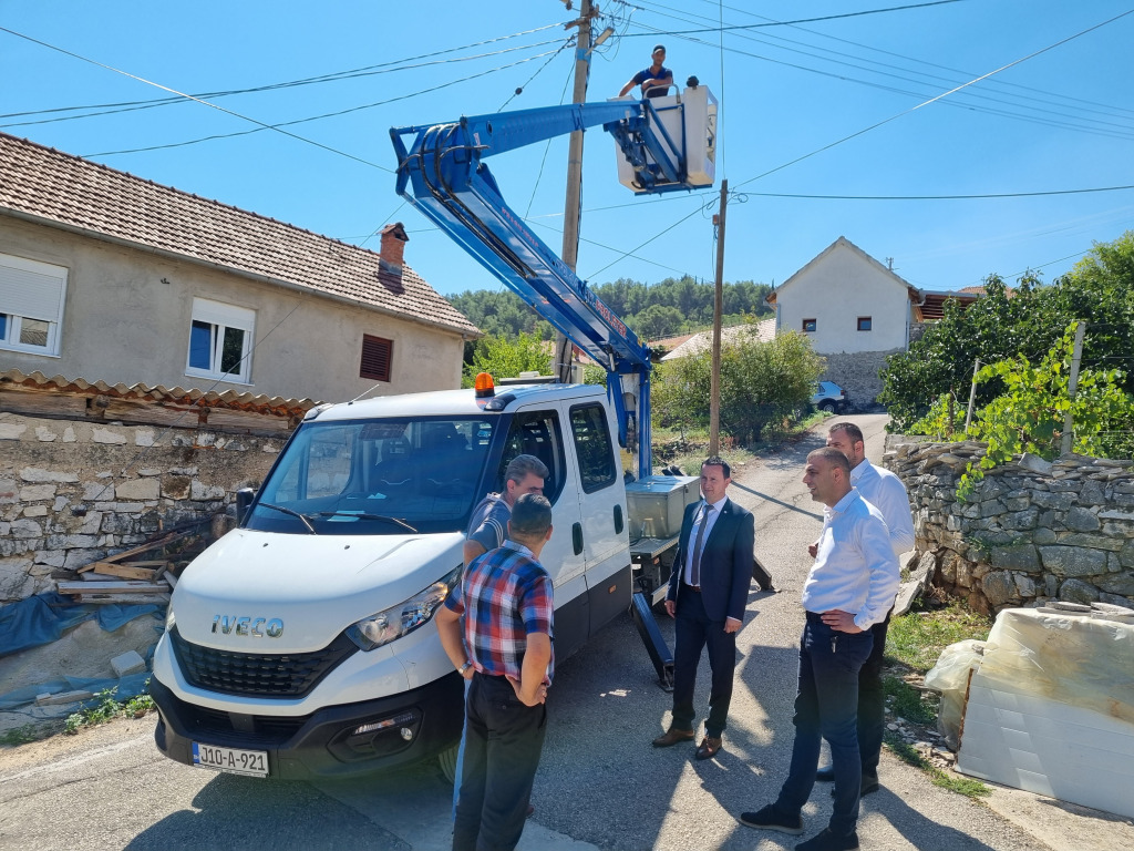 У току промјена расвјетних тијела широм града – 2.000 лед свјетиљки замијениће дотрајале сијалице