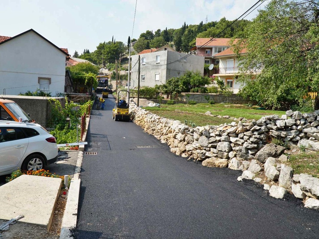 Asfalt stigao i u Golobrdsku ulicu u Policama