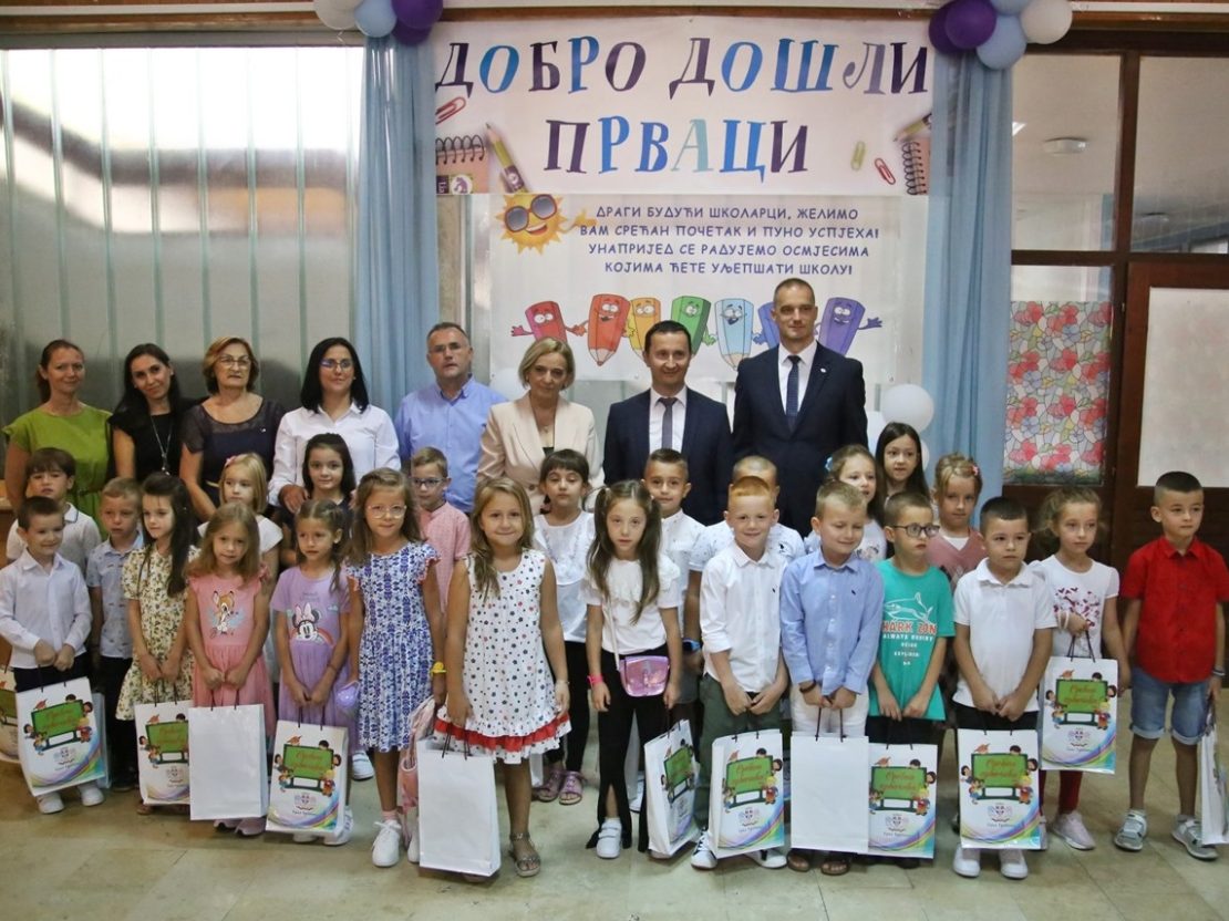 Градоначелник Mирко Ћурић пожелио срећан почетак школовања првачићима
