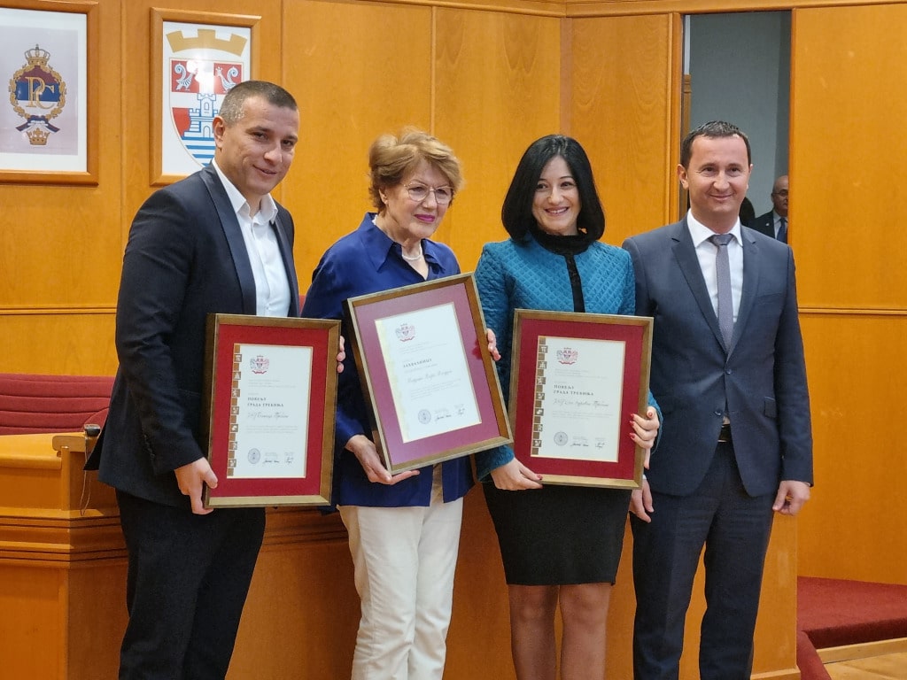 Дан ослобођења Требиња у Првом свјетском рату – Повеља града Болници и Дому здравља, захвалница Мири Маодуш