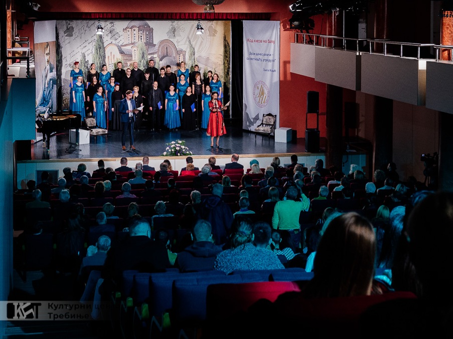 На свечаној академији „Код кнеза на балу“ Дучићева награда уручена пјесникињи Злати Коцић