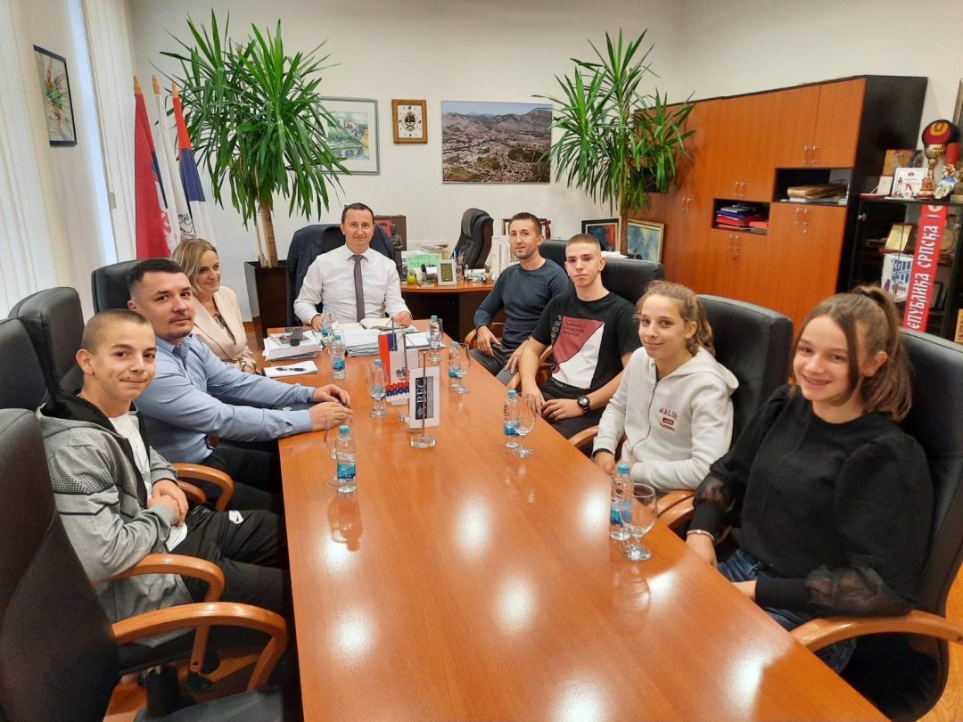 Uspješni članovi Kajak kluba „Trebišnjica“ na prijemu kod gradonačelnika