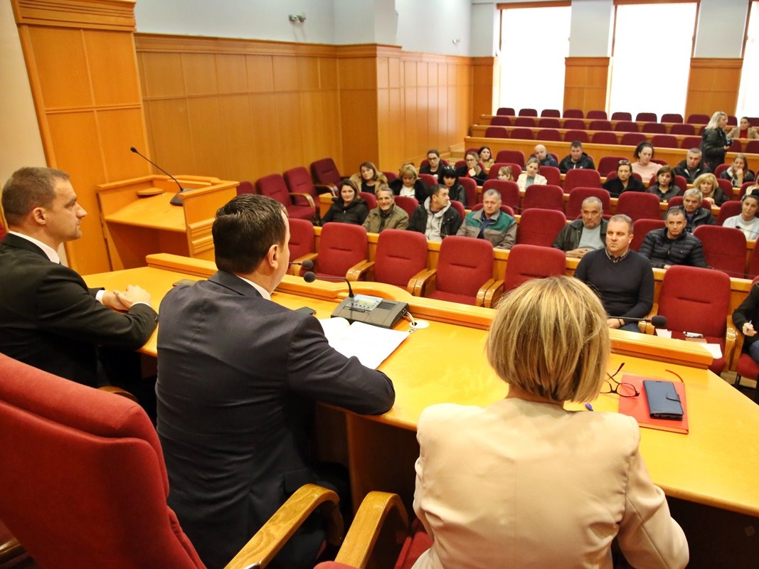 Стипендије за 121 ученике основних школа са села