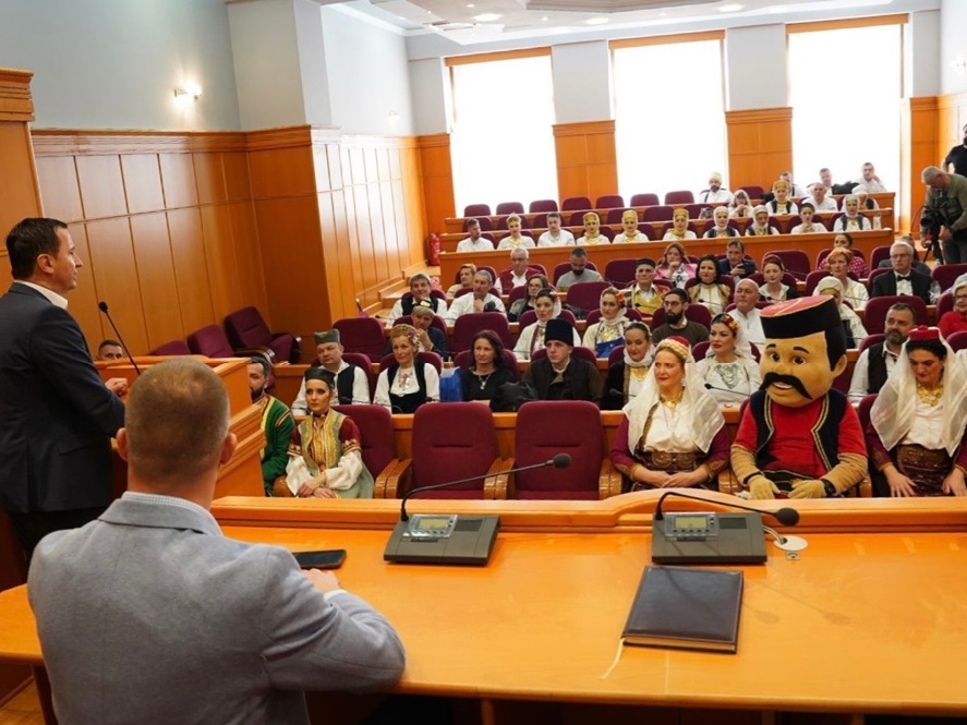 Учесници 4. Међународног фестивала ветерана фолклора на пријему код градоначелника Требиња