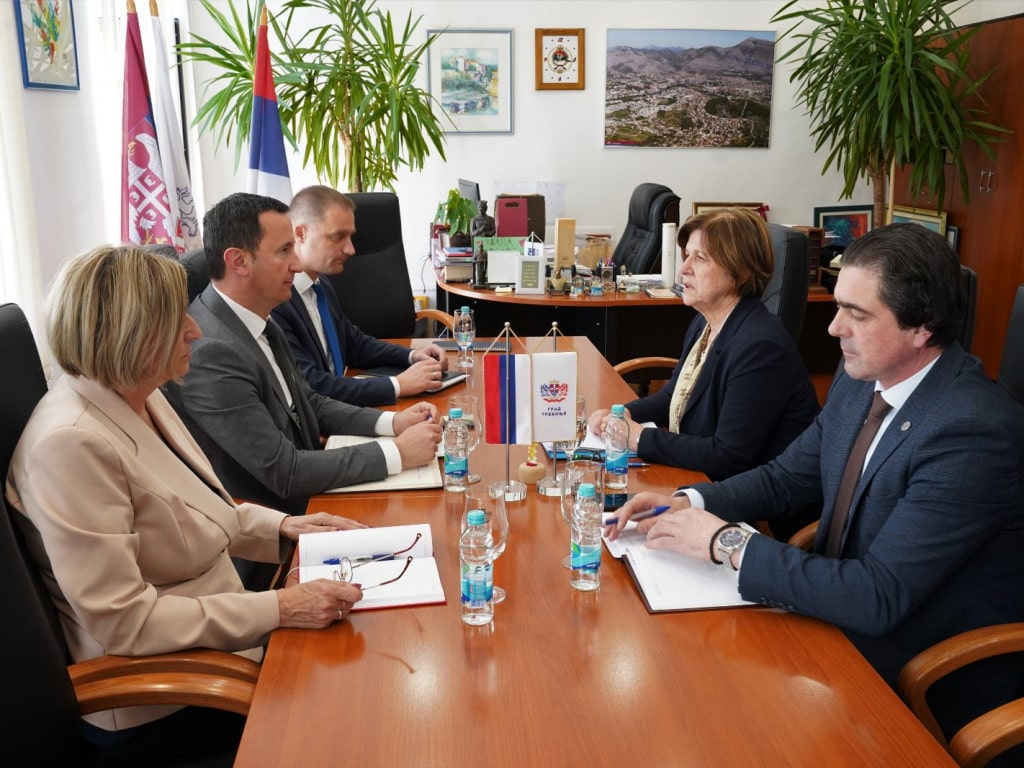 Ћурић разговарао са министром просвјете и културе Жељкoм Стојичић