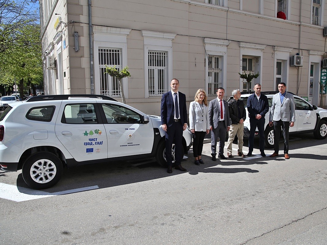 „Чист град, сад!“: Комунално добило савремену опрему и контејнере, Комунална полиција – два возила за теренски рад
