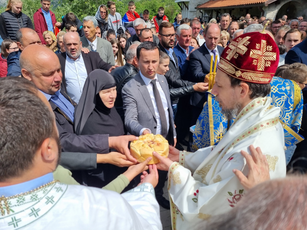 Мркоњићи прославили Светог Василија, мошти његове мајке изложене у манастирској цркви