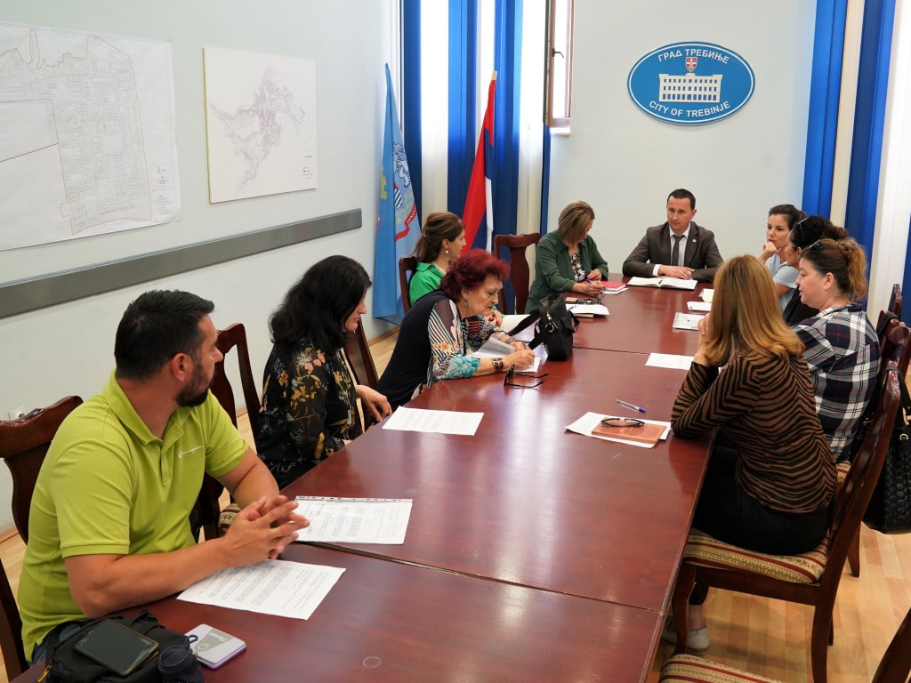 Градоначелник потписао уговоре са седам аутора дјела која ће ускоро бити објављена