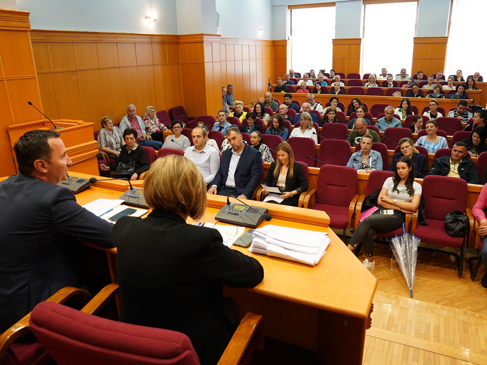 Gradonačelnik Ćurić potpisao ugovore o stipendiranju 90 studenata