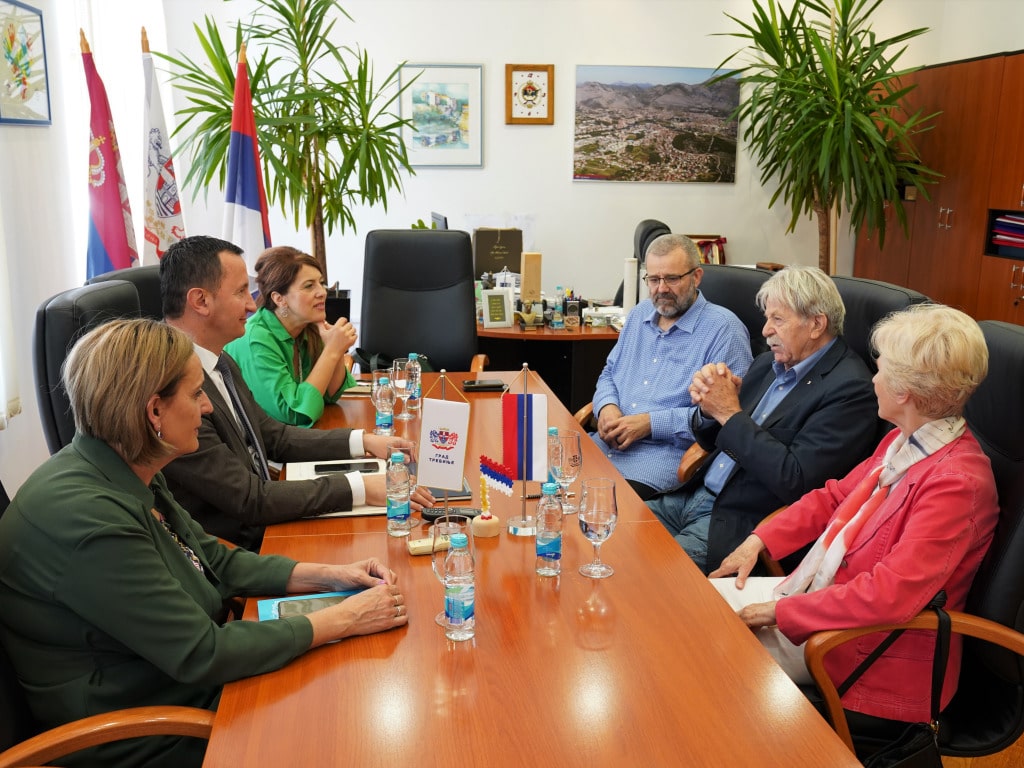 Градоначелник Ћурић уприличио пријем за пјесника Љубивоја Ршумовића